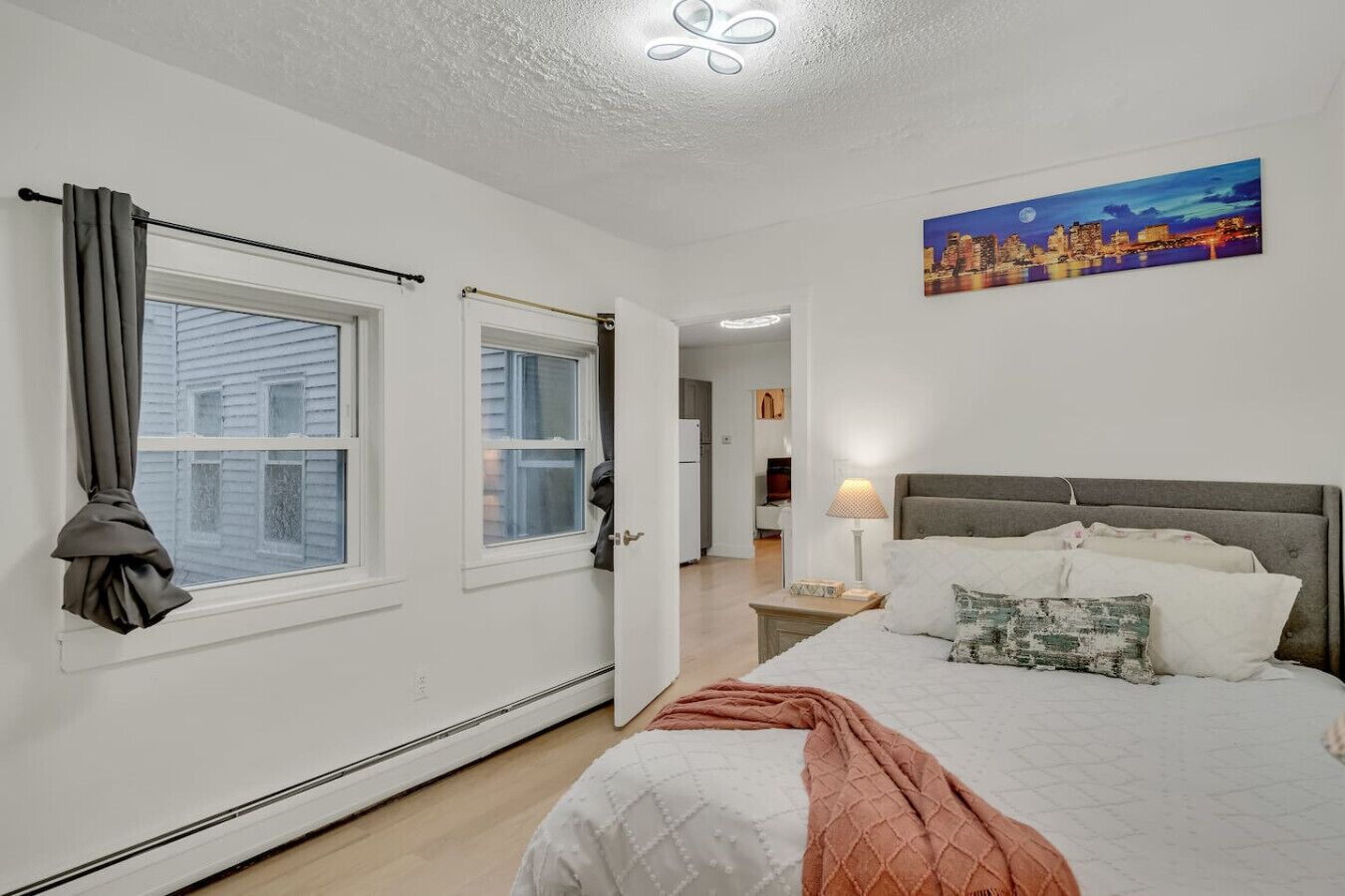 Desk, iron/ironing board, WiFi, bed sheets