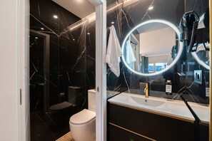 Hair dryer, towels - 303 — SB20 Boutique Studios | 1BR | 1BA | W/K (Madrid)