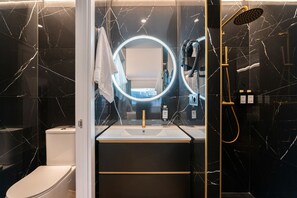 Hair dryer, towels - 303 — SB20 Boutique Studios | 1BR | 1BA | W/K (Madrid)
