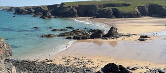 Foxes Cove Shepherds Hut, Porthcothan Retreats by the beach nr Padstow, Cornwall