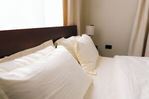 2 bedrooms, iron/ironing board, WiFi
