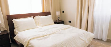 2 bedrooms, iron/ironing board, WiFi