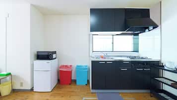 Fridge, microwave, stovetop, electric kettle