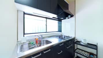 Kühlschrank, Mikrowelle, Herdplatte, Wasserkocher