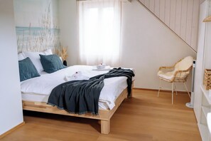 2 bedrooms, iron/ironing board, WiFi, bed sheets - SolunaStay Lakefront Penthouse | Lucerne | Swiss Alps | Pilatus | Sunsets (Küssnacht)