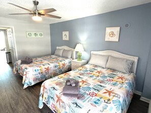 Iron/ironing board, WiFi, bed sheets - Cozy 1-bedroom condo with AC in welcoming Myrtle Beach (Myrtle Beach)
