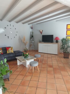 Living area - Air-conditioned house with garden and private pool near Avignon and Pont du Gard (Tavel)
