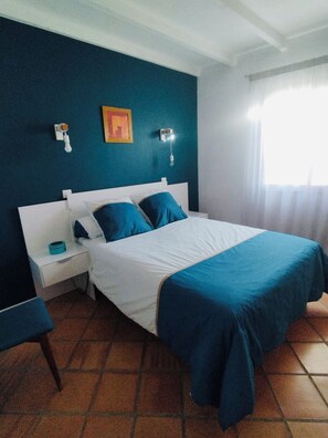3 bedrooms, iron/ironing board, WiFi, bed sheets - Air-conditioned house with garden and private pool near Avignon and Pont du Gard (Tavel)