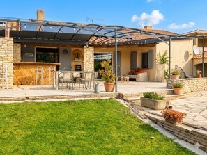 Outdoor dining - Air-conditioned house with garden and private pool near Avignon and Pont du Gard (Tavel)