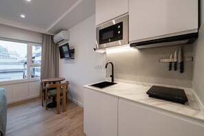 Fridge, microwave, stovetop, coffee/tea maker - 305 — SB20 Boutique Studios | 1BR | 1BA | W/K (Madrid)