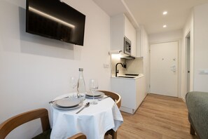 Dining - 305 — SB20 Boutique Studios | 1BR | 1BA | W/K (Madrid)