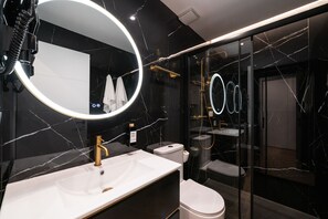 Hair dryer, towels - 305 — SB20 Boutique Studios | 1BR | 1BA | W/K (Madrid)