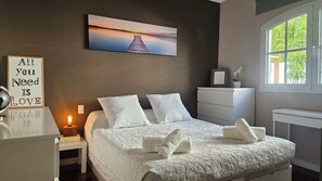 Iron/ironing board, WiFi, bed sheets