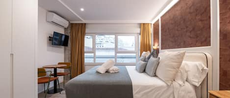 熨斗/熨衫板、Wi-Fi、床單