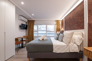 Iron/ironing board, WiFi, bed sheets - 306 — SB20 Boutique Studios | 1BR | 1BA | W/K (Madrid)