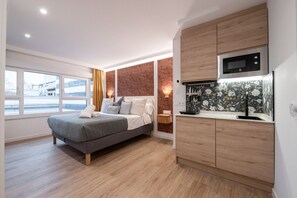 Iron/ironing board, WiFi, bed sheets - 306 — SB20 Boutique Studios | 1BR | 1BA | W/K (Madrid)