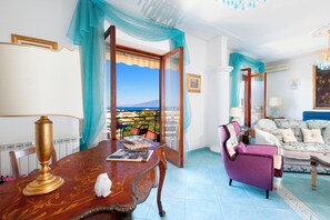 Smart TV - Central Sorrento Sea View Apartment with Balcony, Walk to Piazza Tasso (Sorrento)