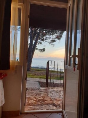 Basic Bungalow, Balcony, Sea View | Interior - Family Bungalow Pineta (Novigrad)