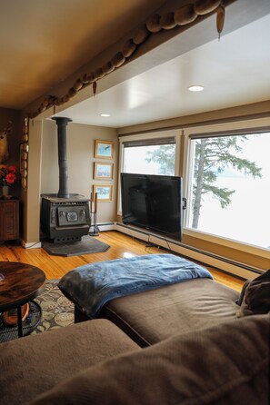 Interior - Beautiful Ocean Front House in Wrangell Alaska. (Wrangell)