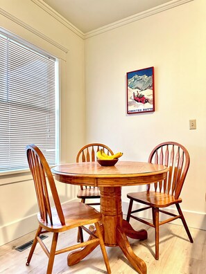 Dining - Perfect 1-bedroom apartment in Butte for a relaxing stay (Butte)