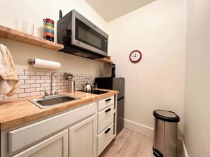 Microondas y placa de cocina