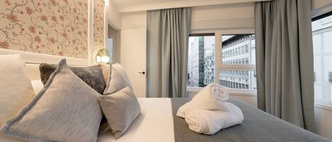 Iron/ironing board, WiFi, bed sheets