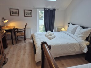 Fer et planche à repasser, Wi-Fi, literie fournie