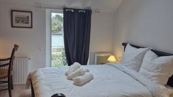 Fer et planche Ă repasser, Wi-Fi, draps fournis