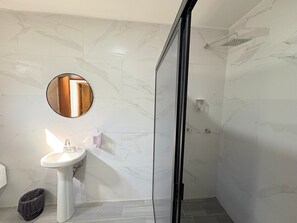 Bathroom - Residencia Gran Coyula Orange 506B (Tonala)