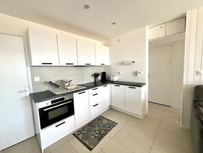 Kühlschrank, Mikrowelle, Ofen, Geschirrspüler