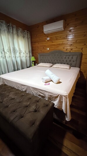 2 bedrooms, free WiFi, bed sheets, wheelchair access - Rustic and welcoming wooden house (Foz do Iguaçu)