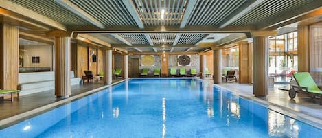 Indoor pool, 3 outdoor pools