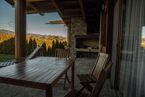 Outdoor dining - Pirin Golf Villas (Razlog)