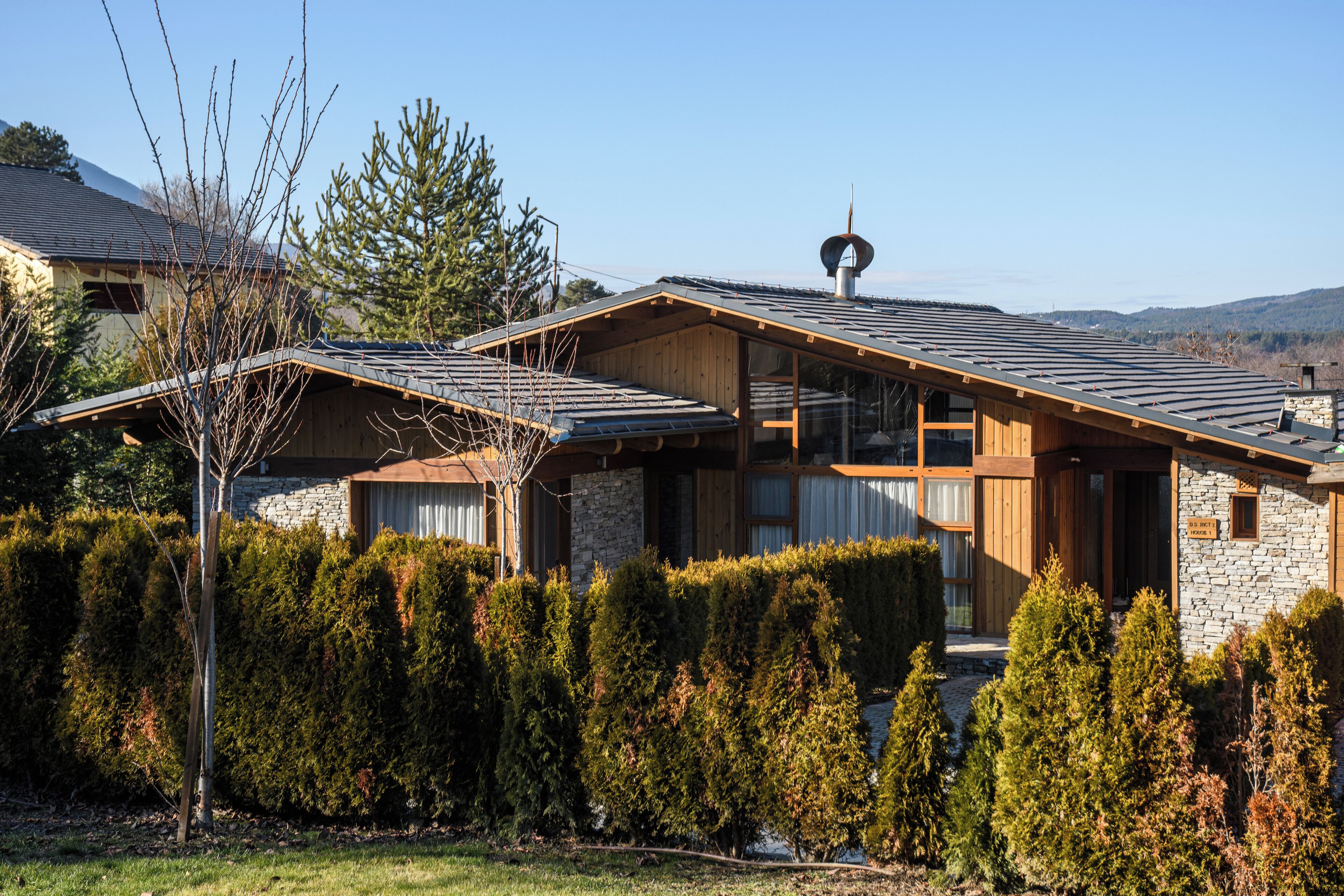 المنشأة من الخارج