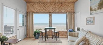 ☀️Oceanfront Home | Direct Beach Access | Pet Friendly | La Casa del Sol☀️