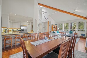 Dining - North Sunriver Getaway with Access to The Cove (Sunriver)