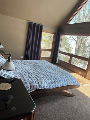 3 bedrooms, iron/ironing board, WiFi, bed sheets - Lakefront Airventure Headquarters with Dock 1.4 mi to SeaPlane Base (Oshkosh)