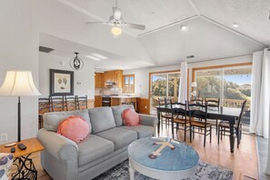 Smart TV - The Sand Wedge: Dogs Allowed | Private Saltwater Pool (Kitty Hawk)