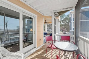 Outdoor dining - Sounds Good to Me: Private Saltwater Pool | Soundfront (Corolla)