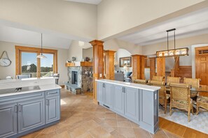 Interior - Eventide: Views of the Golf Course | Private Pool | Ensuite Bedrooms (Corolla)