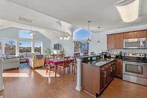 Fridge, microwave, oven, stovetop - Hang on Sloopy: Community Pool | Garage | Oceanside (Corolla)