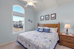 4 bedrooms, desk, iron/ironing board, WiFi - Hang on Sloopy: Community Pool | Garage | Oceanside (Corolla)