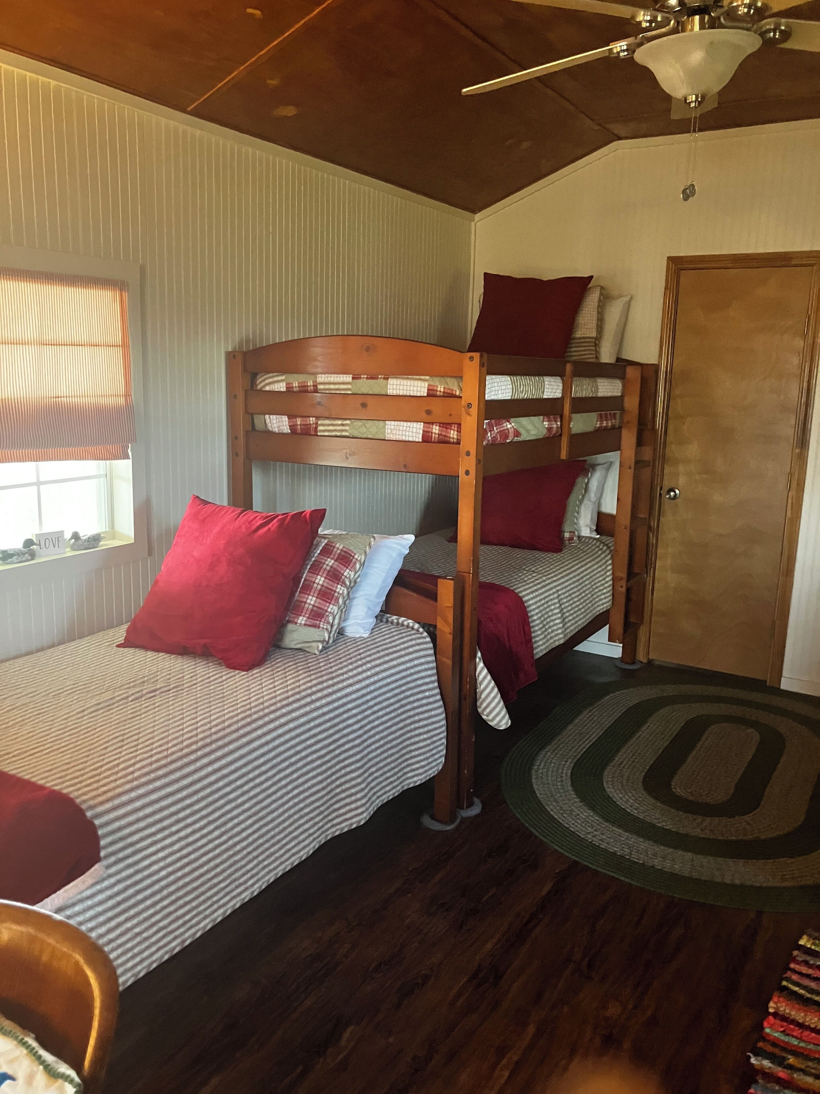 1 bedroom, bed sheets