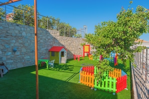 Children’s area - Viewtifull-villas 1 -Private pool & Playground (Heraklion)