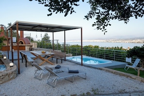 Outdoor dining - Viewtifull-villas 1 -Private pool & Playground (Heraklion)