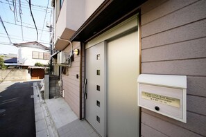 Exterior detail - Beautiful Fully Renovated Room (中野区)