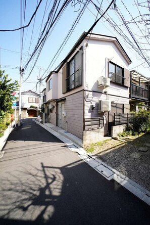 Exterior - Beautiful Fully Renovated Room (中野区)