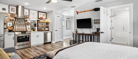 Iron/ironing board, WiFi, bed sheets