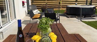 Modern mansion with garden and platio around 100m to the bay