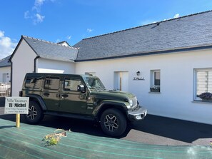 Property grounds - Modern mansion with garden and platio around 100m to the bay (Plouguerneau)